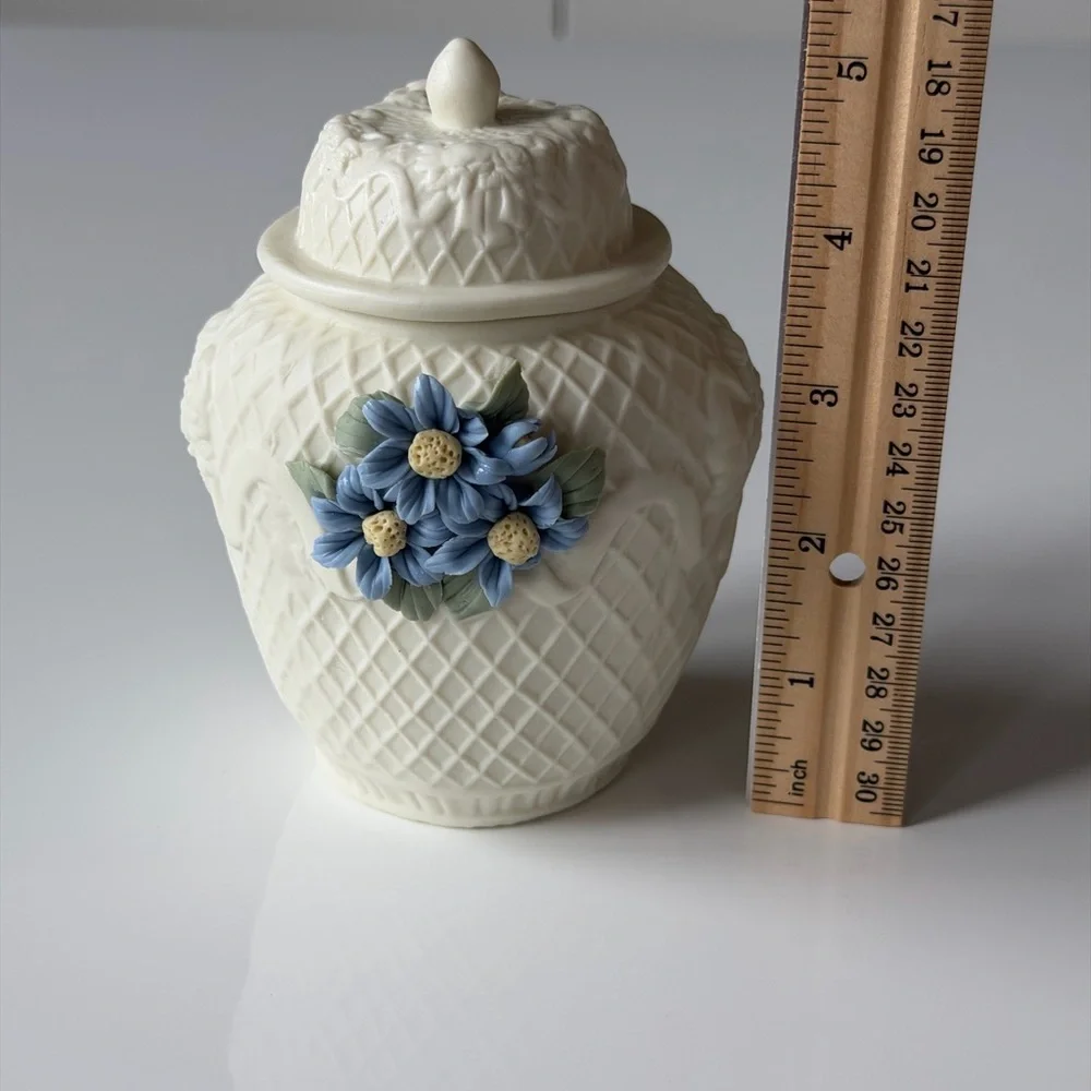 Vintage Hermitage Pottery Jade Ginger Box / Jar With Blue Flowers 🌺